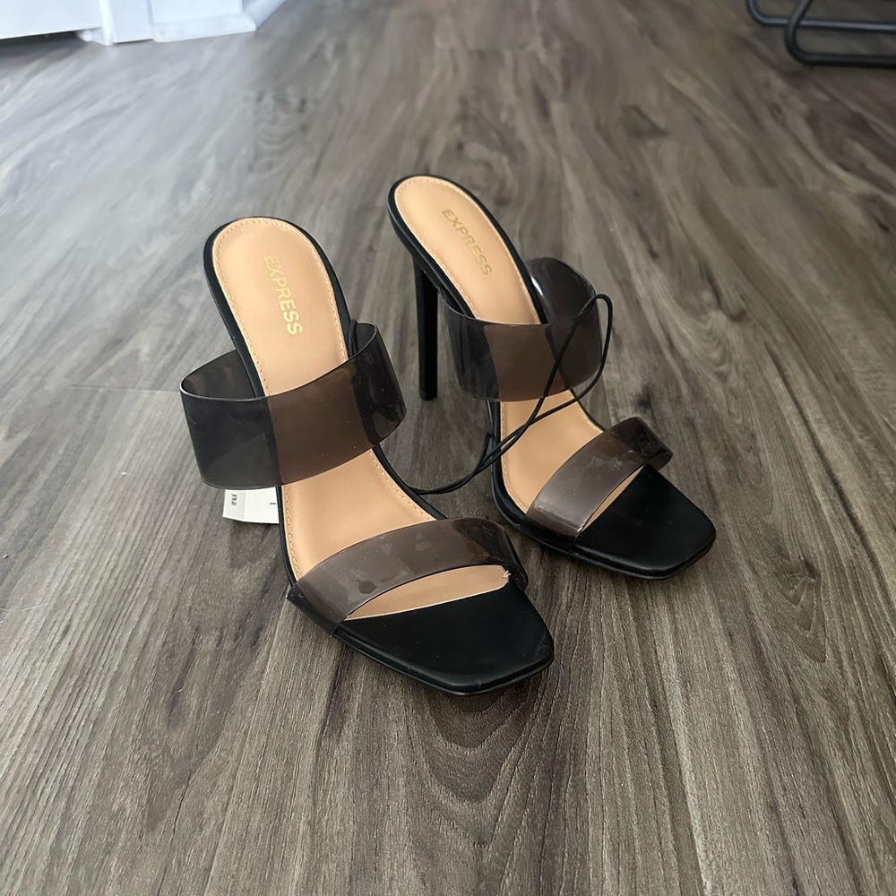 Express heeled sandals